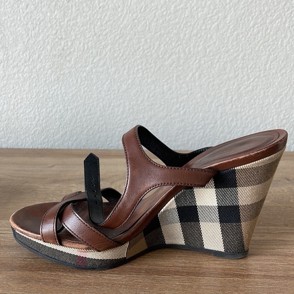 SOLD Burberry Brown Leather Wedges Platform Strappy 4” sandals / 9 US / 39 EU - Picture 10 of 12